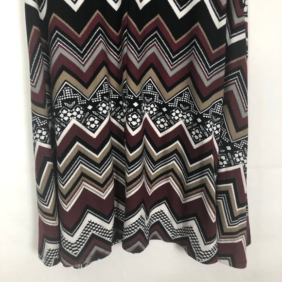 Derek Heart Chevron Print Short Sleeve Shift Dress - Picture 8 of 10